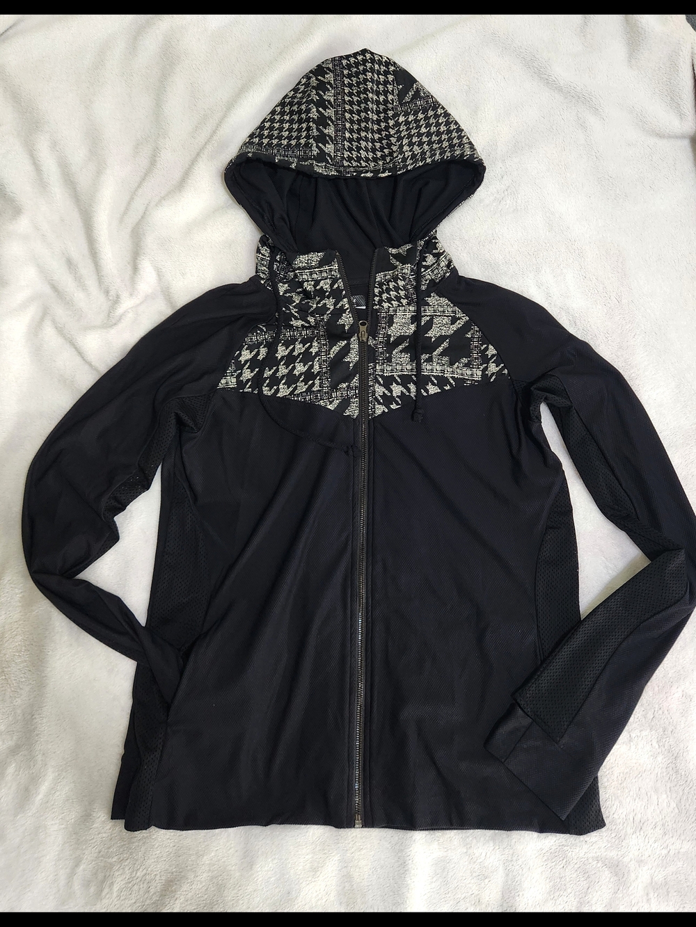 Miss Me Women's Full Zip Activewear BlackWhite Hoodie pockets & thumb holes Sz L